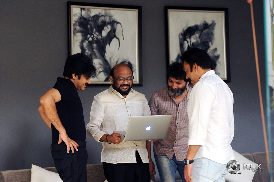 Agnyaathavaasi-Movie-Working-Stills